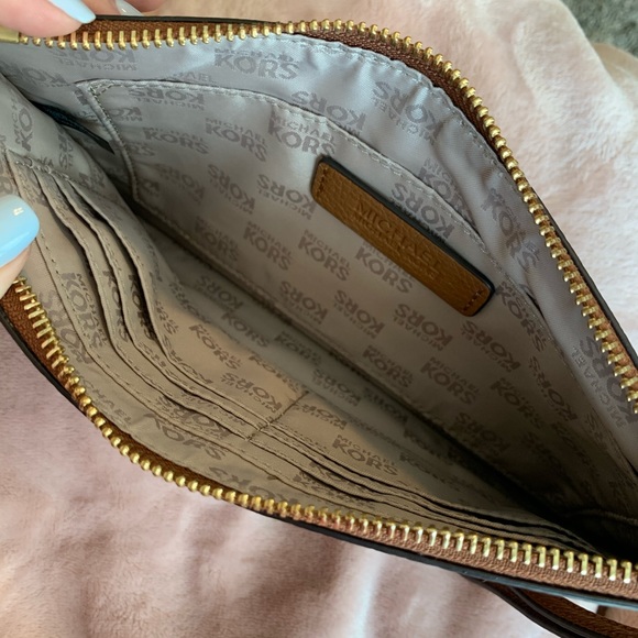 Michael Kors wristlet - Picture 3 of 5